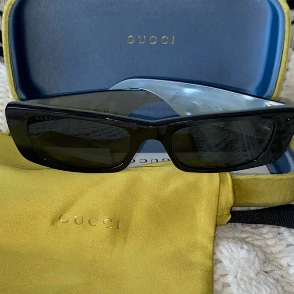 Gucci Black Sunglasses - Picture 1 of 5